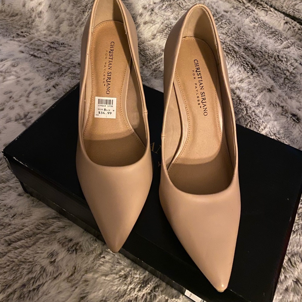 Brand New with box- tan classic Christian Siriano heel, size 8.5W